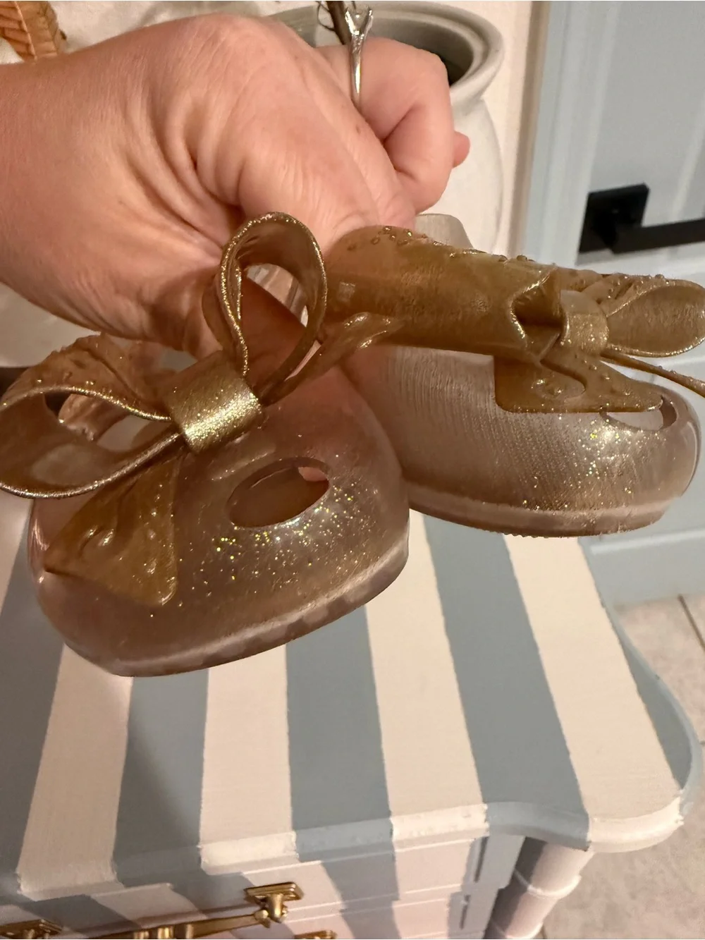 Mini Melissa Girls' Gold Glitter Bow Jelly Flats